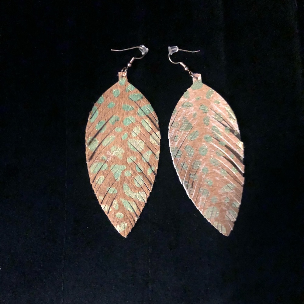 NWOT brown and gold feather earrings